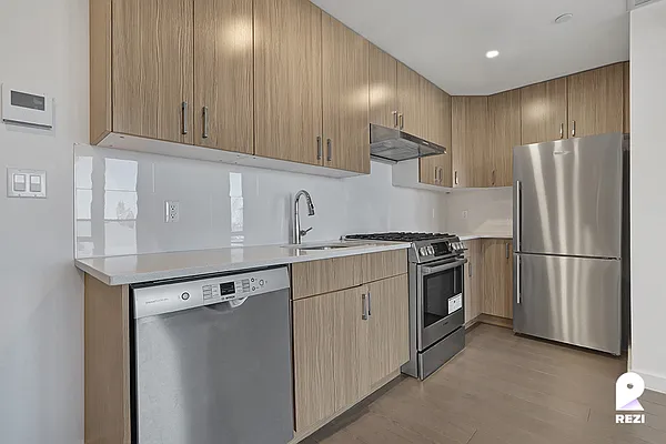 Rented by REZI | media 24