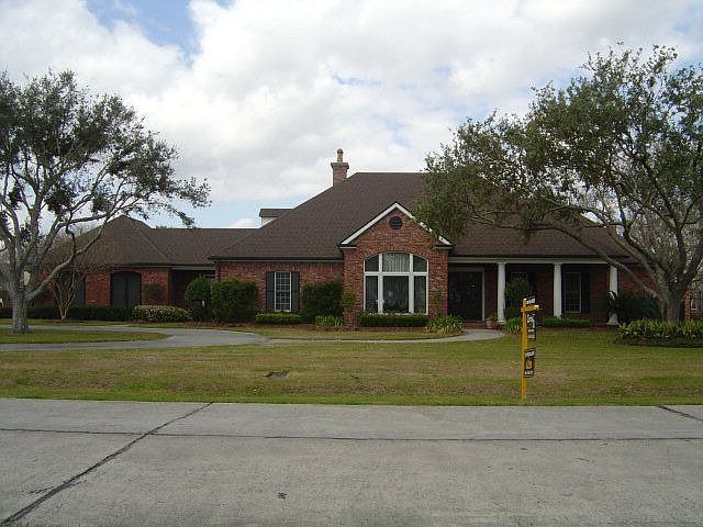 1st image of 305 Cedar Tree Dr