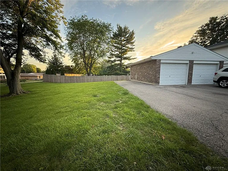 3108 E Stroop Rd — Photo 19