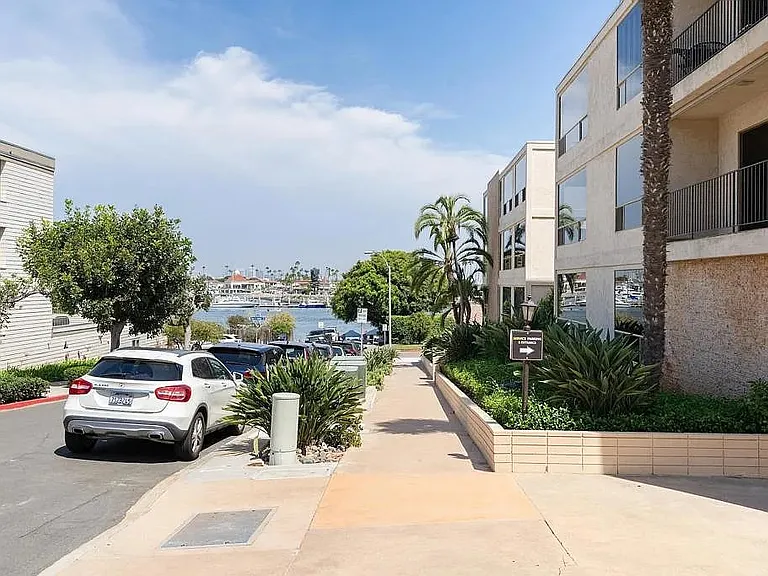 2915 Lawrence St #9 — Photo 35