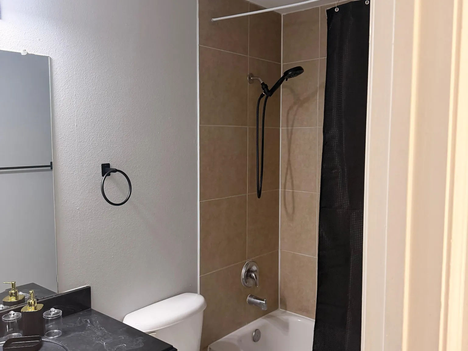 4 bed, 3.0 bath, 1700 sqft, $1,083 — Photo 2
