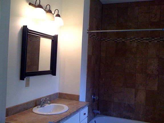 3rd image of 1811 Quincy St NE APT 2