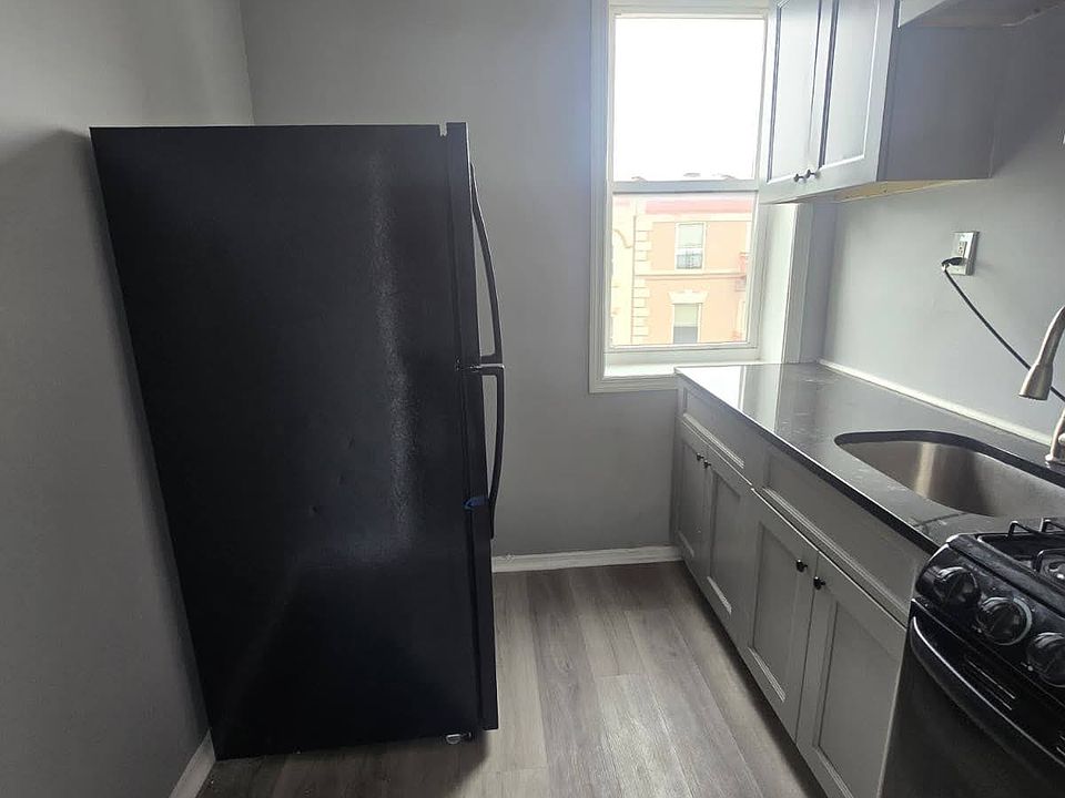 1st image of 233 Littleton Ave #11A