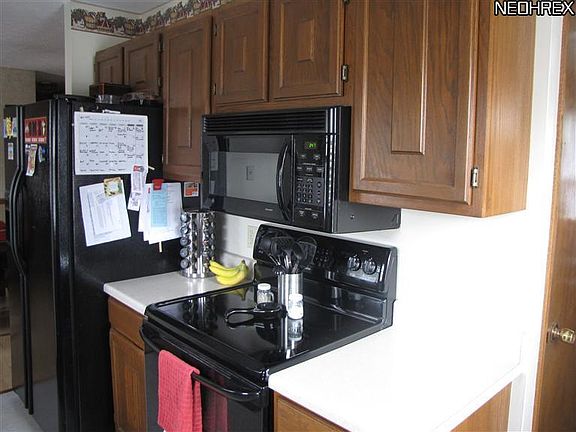 4th image of 454 Sieber Ave