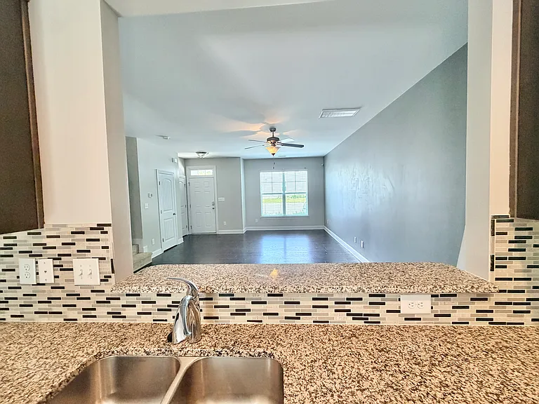 102 Harvest Oaks Ln — Photo 12