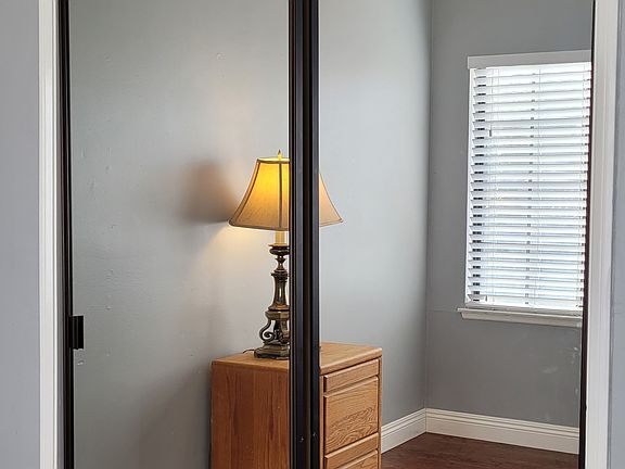 4th image of 2721 Ivanhoe Ave