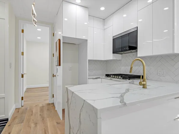 741 West End Avenue image 3 of 13