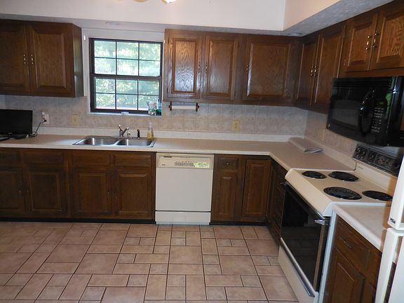 5th image of 442 Roberta Ln