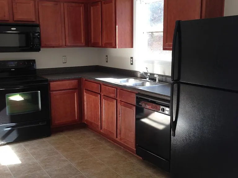 1423 Little Creek Dr — Photo 3