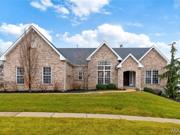 11040 Sandistan Dr, Saint Louis, MO 63146
