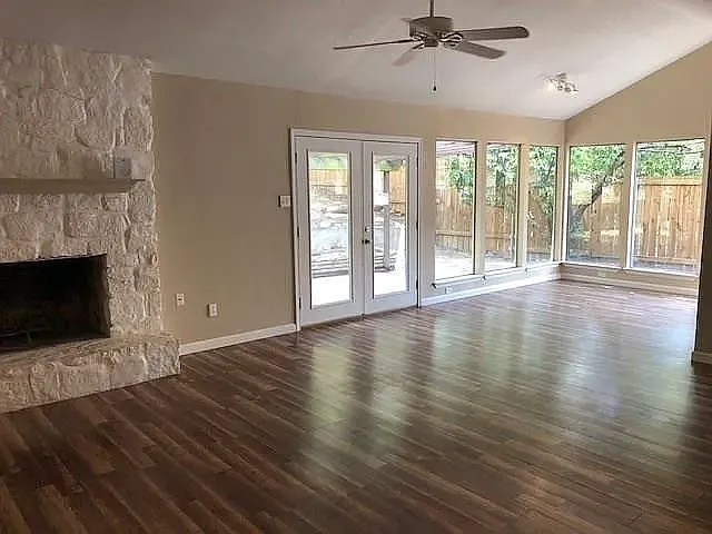 3003 Lakeside Dr — Photo 2