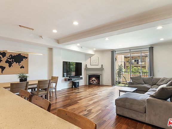 3rd image of 837 N Hudson Ave Unit 308