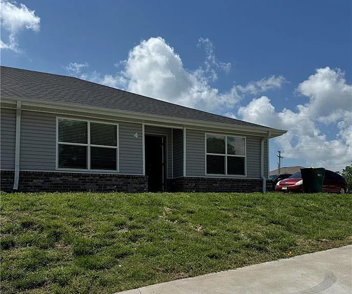 320 Westbrook Ct #1 — Photo 1