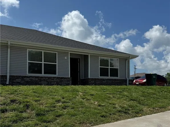320 Westbrook Ct Unit 1, Decatur, AR 72722