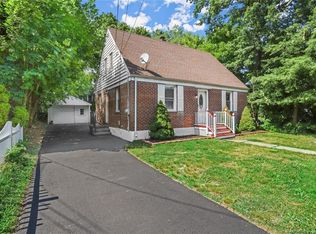 82 Stonybrook Rd, Stratford, CT 06614