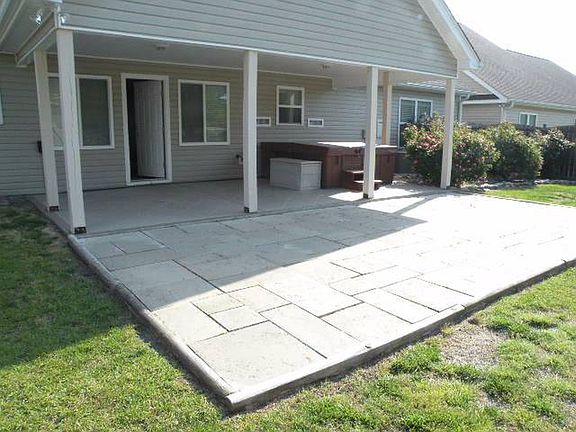Covered porch / stone patio