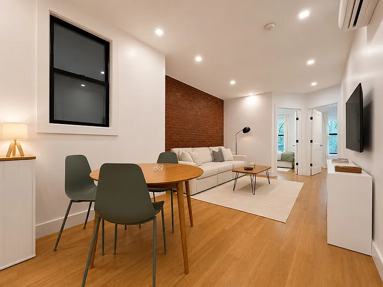 228 7th Ave #2R — Photo 3