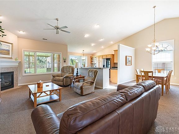 5th image of 3954 Carmela Ct E