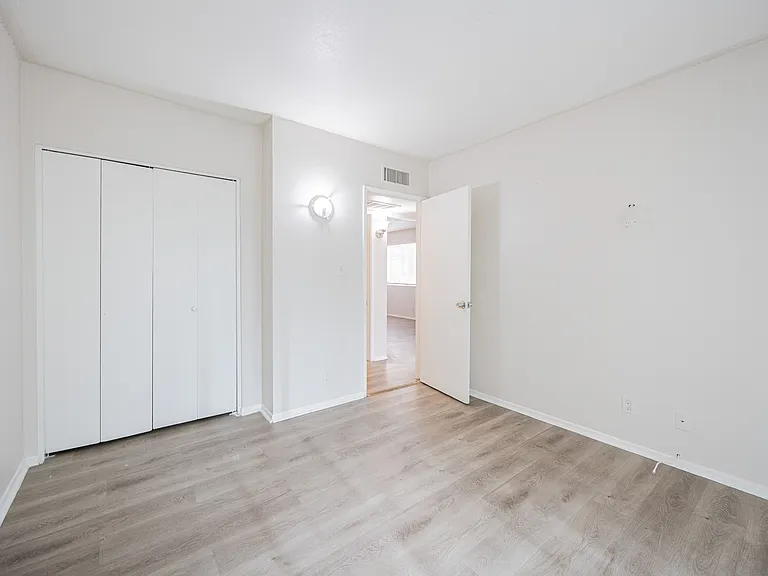 2350 E Broadway Rd — Photo 13
