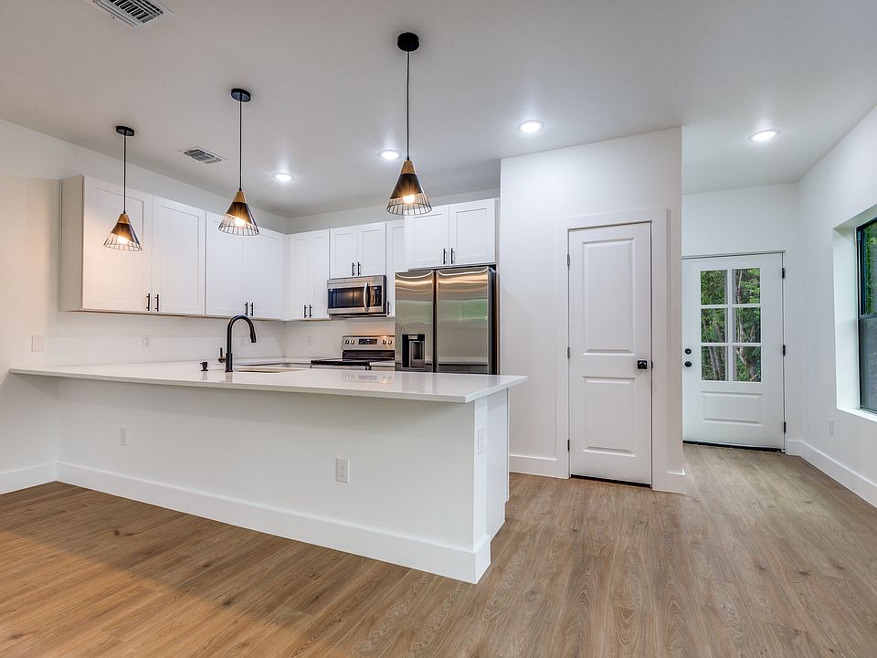 1st image of 531 Essex St #202