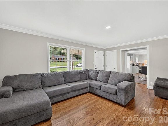 3rd image of 2216 White Store Rd