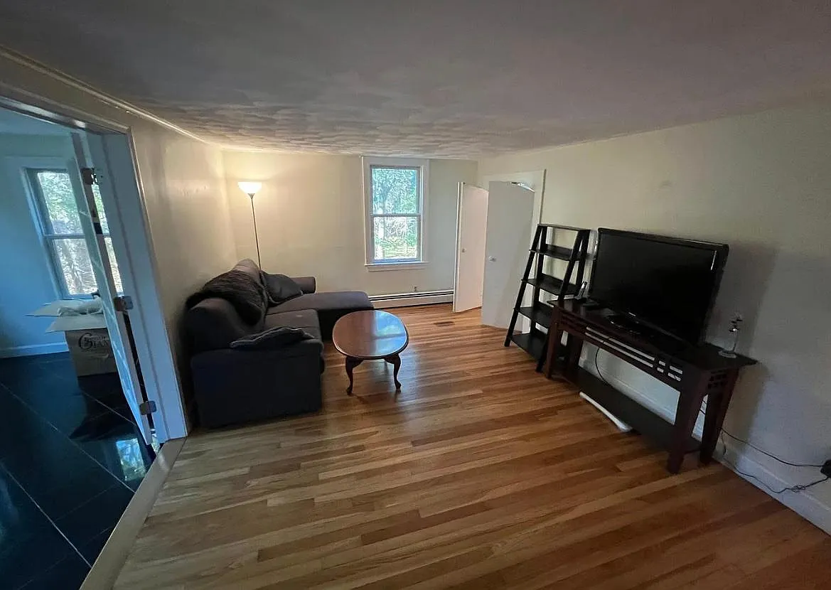 4 bed, 2.5 bath, 2963 sqft, $5,000 — Photo 4