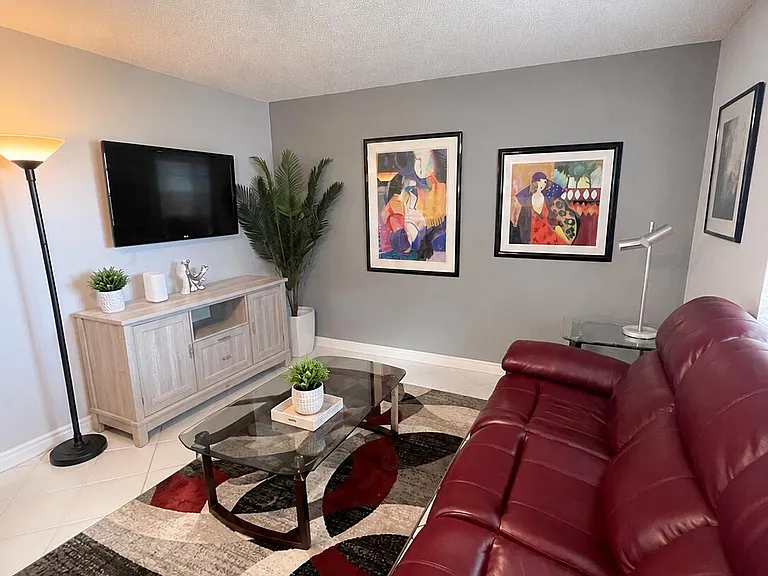258 Burgundy Ave #F — Photo 2