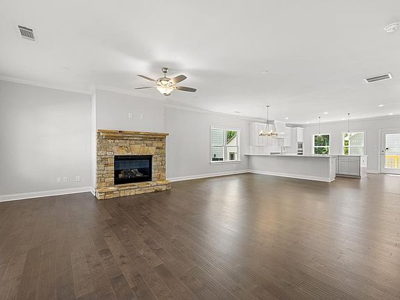 4th image of 268 Westpark Dr