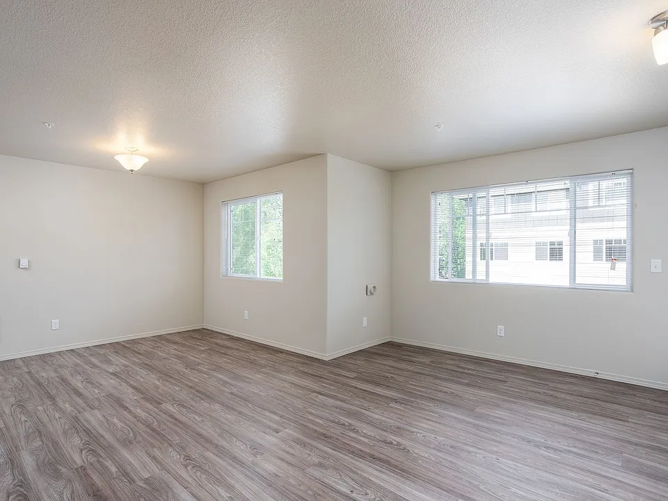 Live where you love at Edgewater Apartments