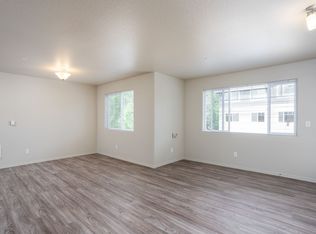 Live where you love at Edgewater Apartments, Portland, OR 97224