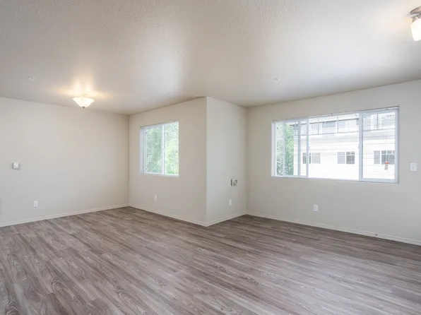 Live where you love at Edgewater Apartments, 16849 SW 131st Ave #849201, Portland, OR 97224