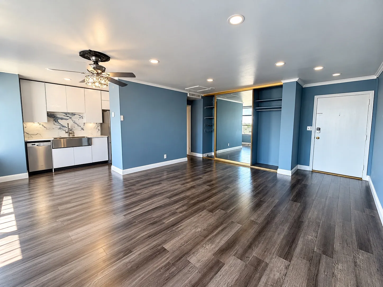 2 bed, 730 sqft, $3,500 — Photo 3