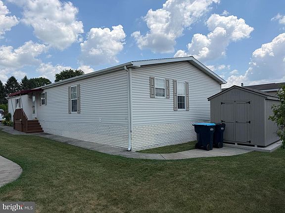 3rd image of 24 Juniper St