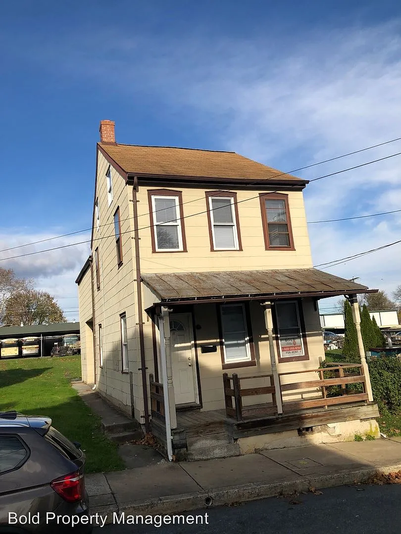 417 W Walnut St photo 1