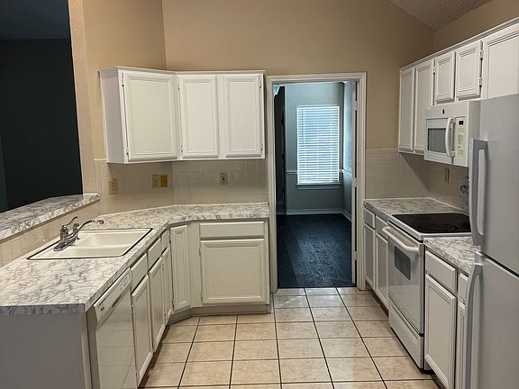 3rd image of 723 Marble Canyon Cir