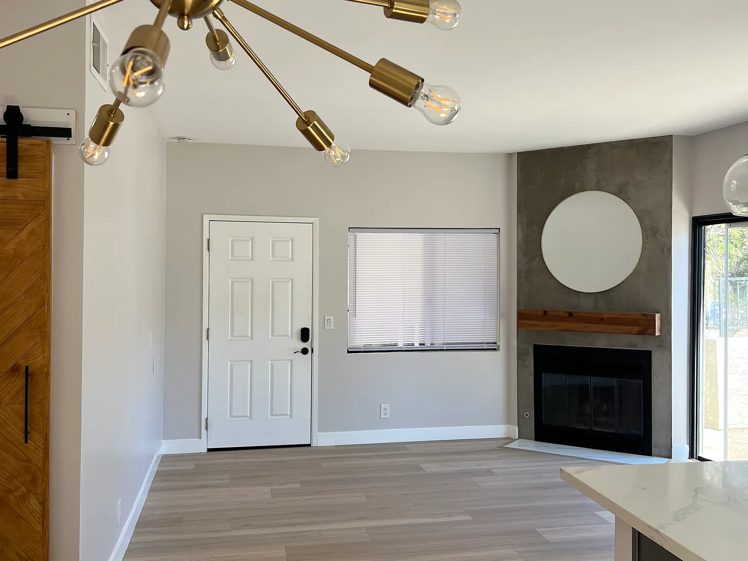 2 bed, 873 sqft, $3,595 — Photo 4