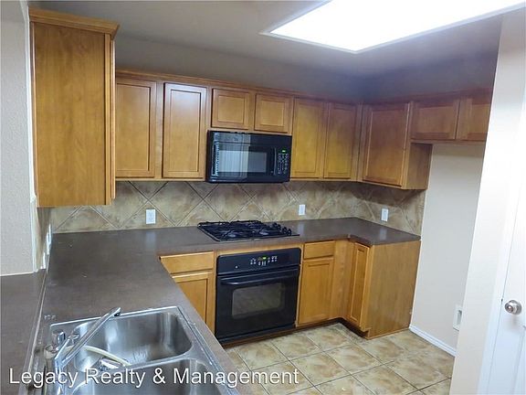 3rd image of 1519 Sleepy Hollow Dr