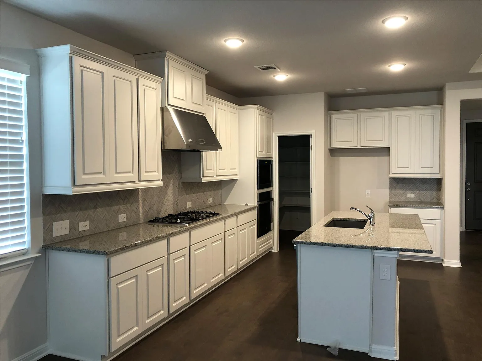 3 bed, 2.5 bath, 1960 sqft, $2,500 — Photo 4
