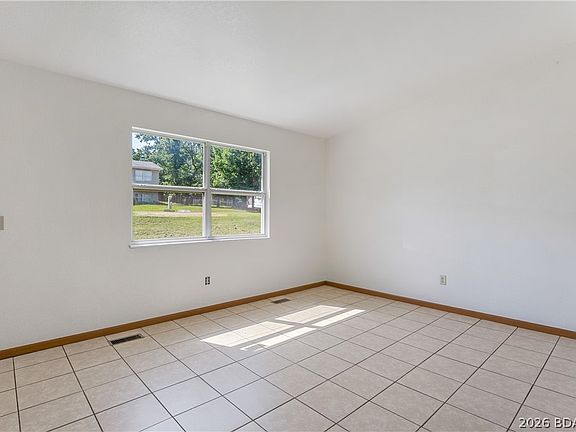 3rd image of 215 Jamie Dr