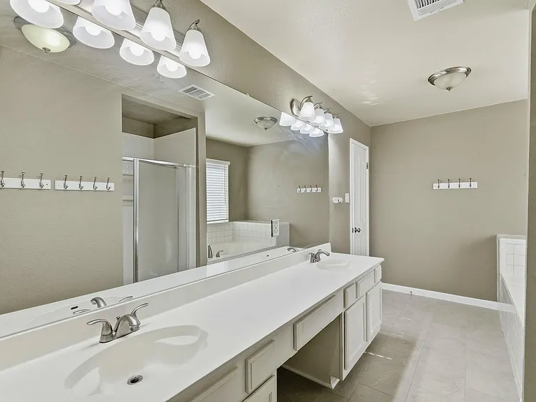 2913 Winchester Dr — Photo 8