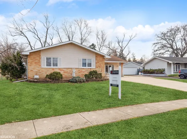 735 Jamison Ln, Hoffman Estates, IL 60169