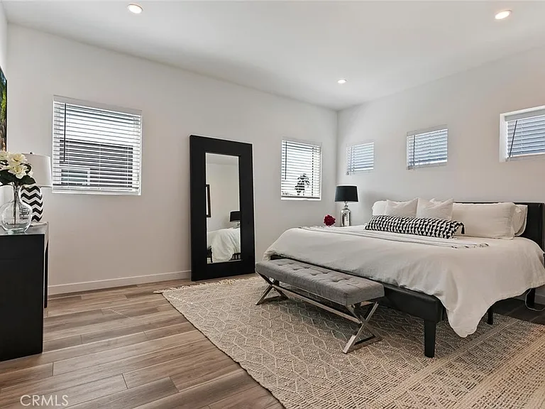 13538 Vanowen St #4 — Photo 16