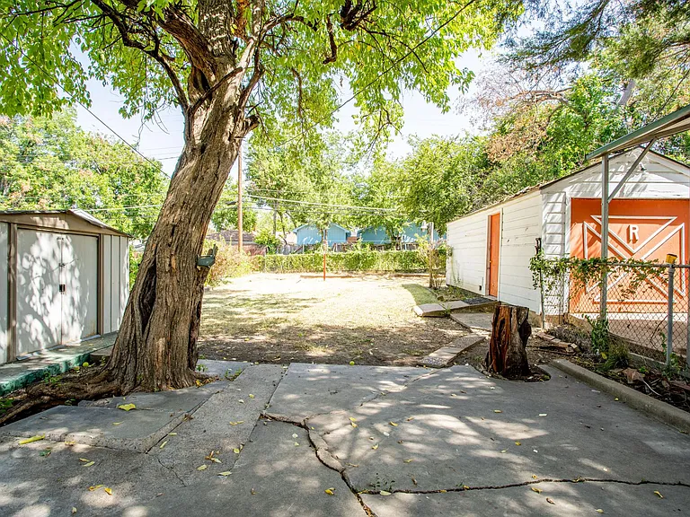 3323 W Clarendon Dr — Photo 16