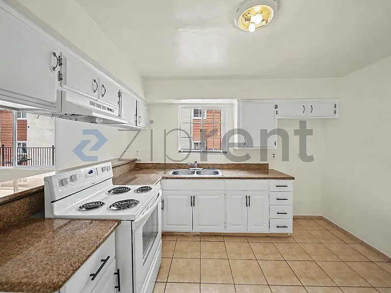 1308 Flower St #A — Photo 11
