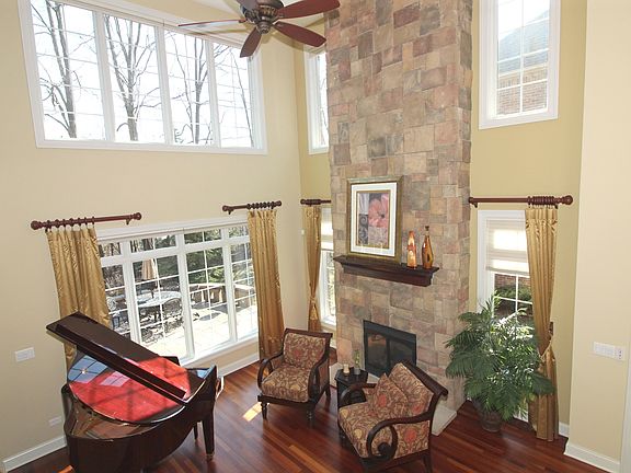 4th image of 165 Annalisa Ct