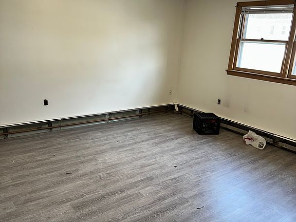 4th image of 54 Lunenburg St