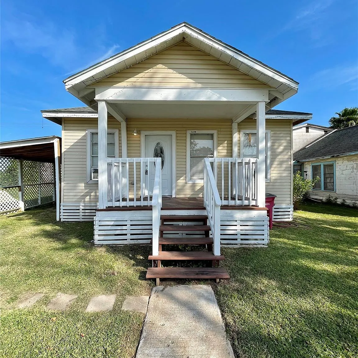 3 bed, 1.0 bath, 898 sqft, $1,050 — Photo 3