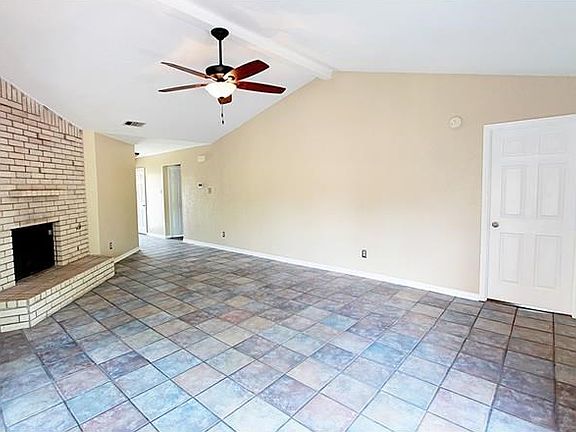 3rd image of 906 Lasso Dr