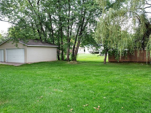 Detached 2 car garage