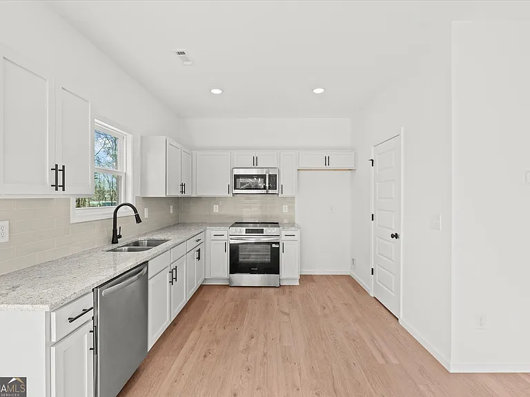 101 Carroll Cir — Photo 6
